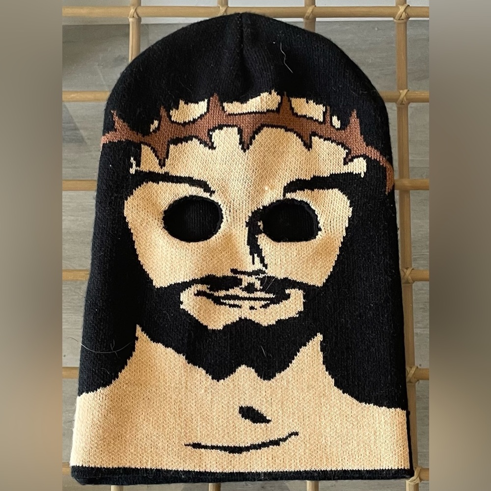 One size fits all black/cream/brown Jesus Christ ski mask.